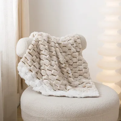 שמיכת קטיפה לעגלת תינוק דגם קורל מוקה 70/90 ס"מ